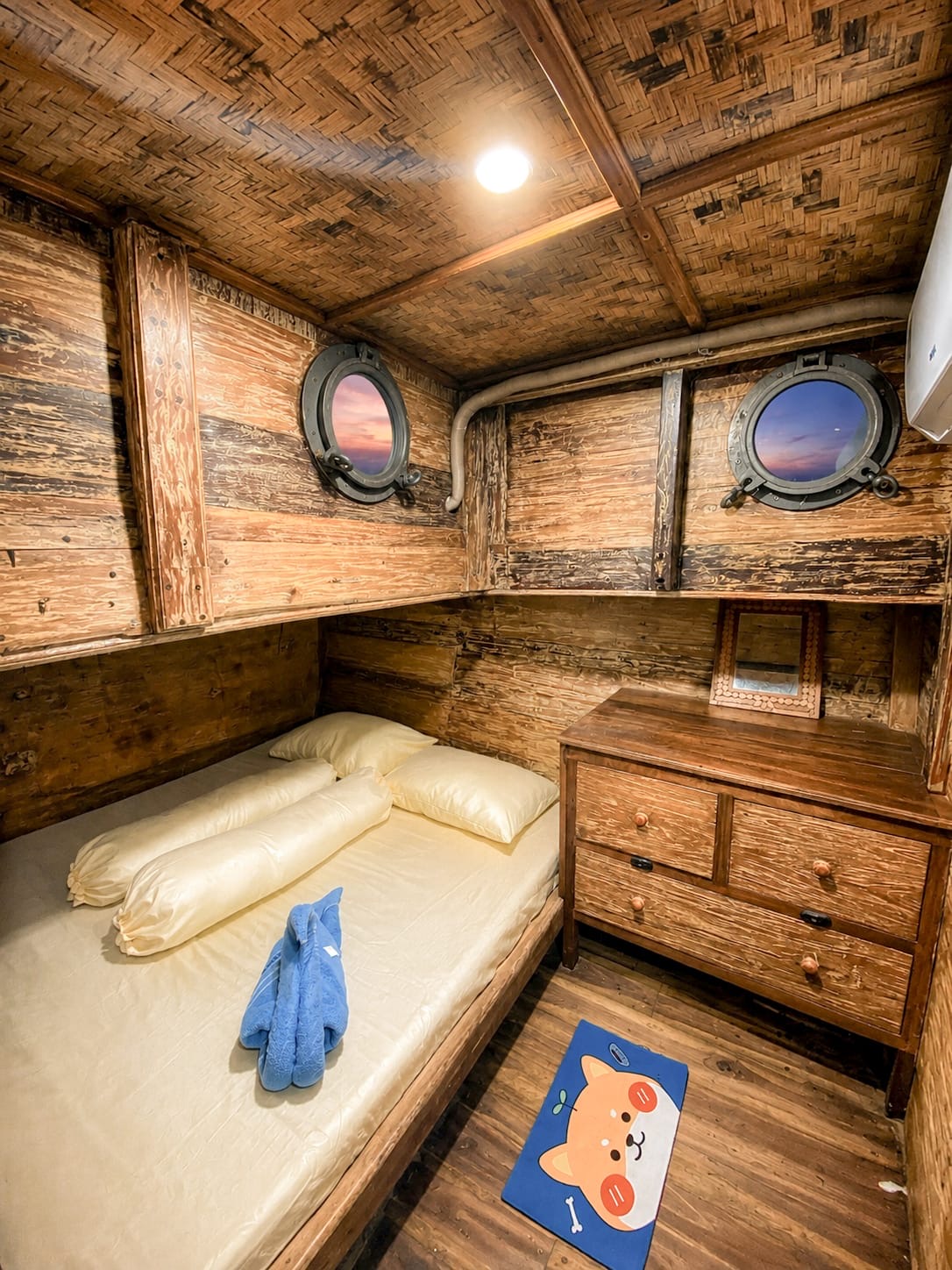 Sabbar queen cabin with sunset through the portholes